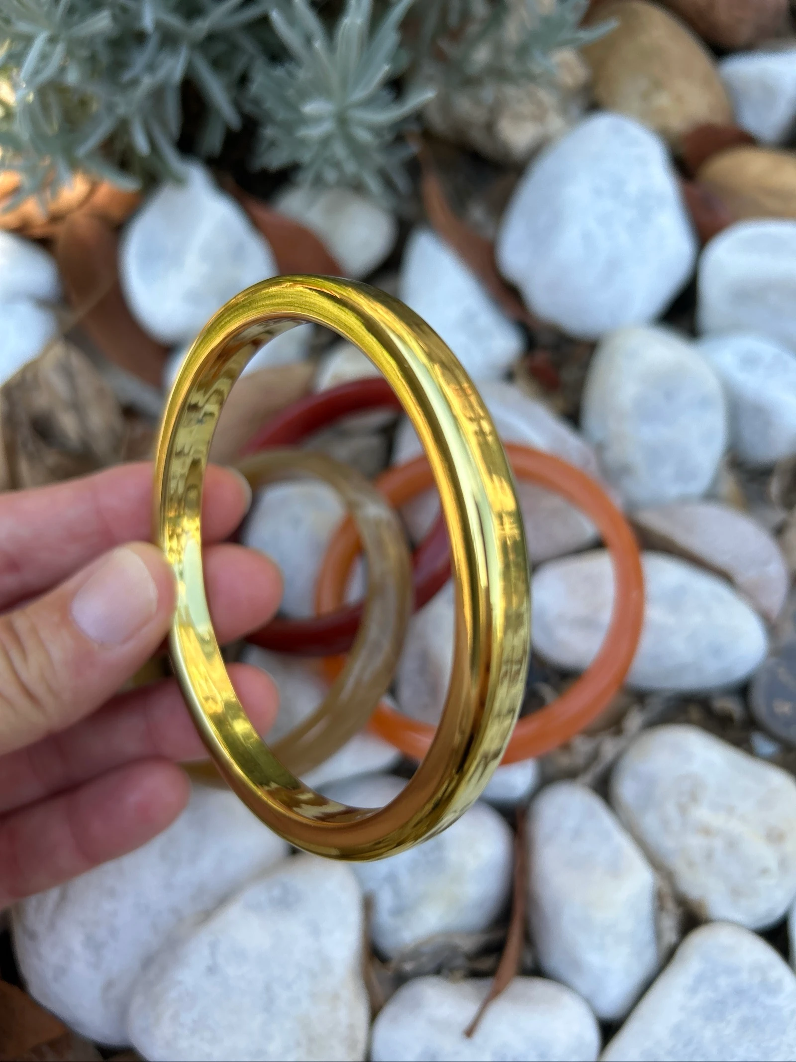 Lot van 4 resinen armbanden jade rood, goud, oranje en kaki – photo 4